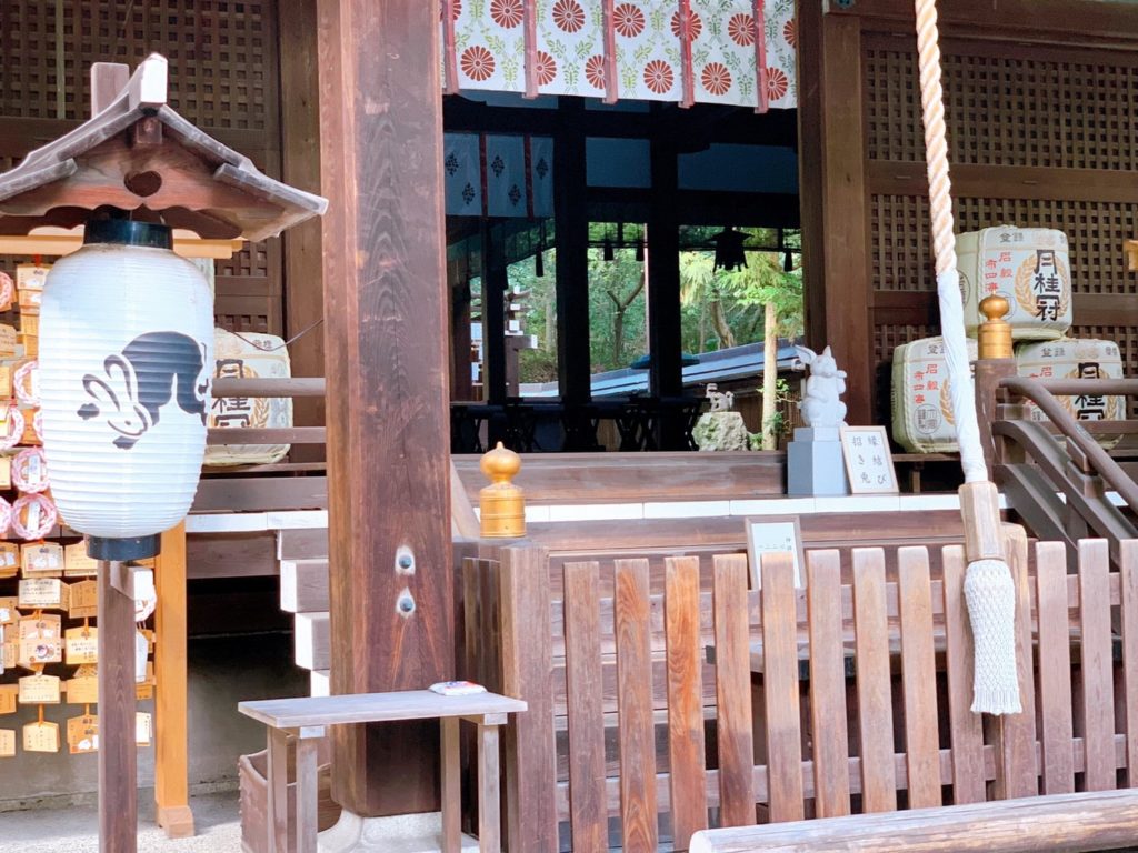 岡崎神社 本殿　拝殿　招きうさぎ